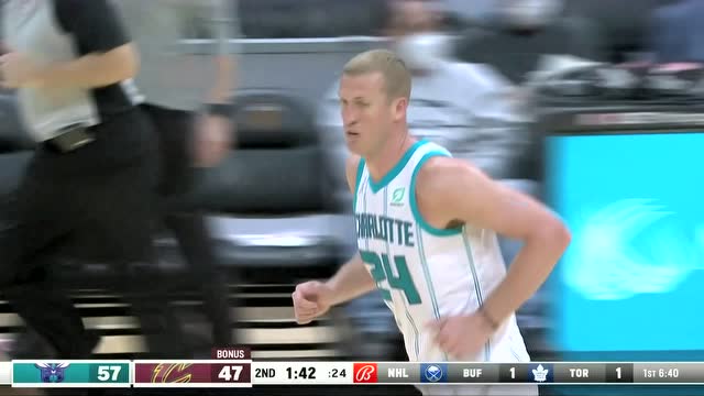 【2022年03月03日 黄蜂vs骑士集锦】普拉姆利直捣黄龙 无视防守飞天暴扣