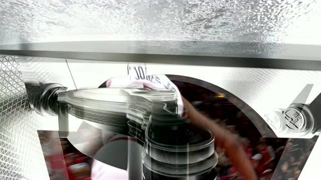 【2022年03月05日 雄鹿vs公牛集锦】可以横绝峨眉巅 小德里克·琼斯隔扣字母哥引爆主场