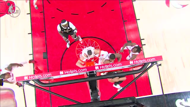 【2022年03月05日 雄鹿vs公牛集锦】两名中锋又如何 字母哥强行隔扣示威怒目圆睁