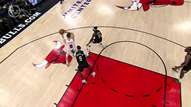 【2022年03月05日 雄鹿vs公牛集锦】不投不代表我没有 德罗赞三分手起刀落打进加罚