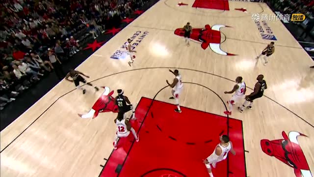 【2022年03月05日 雄鹿vs公牛集锦】门户大开 公牛沟通失误目送霍乐迪轻松上篮