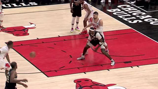 【2022年03月05日 雄鹿vs公牛集锦】大鹏展翅鹰击长空 贾翁特·格林反击暴扣一骑绝尘