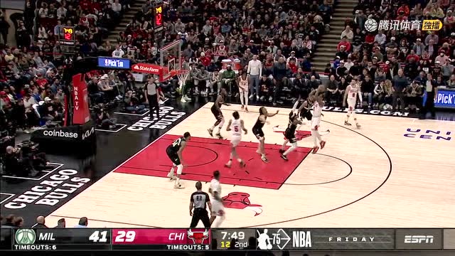 【2022年03月05日 雄鹿vs公牛集锦】字母哥原地暴扣一柱擎天 阿赞干拔命中总有回应