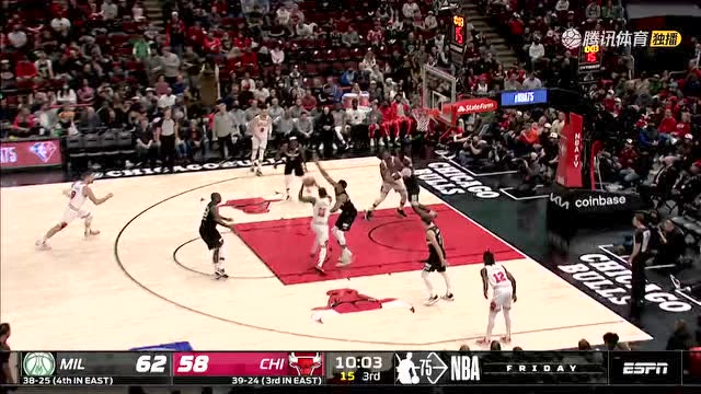 【2022年03月05日 雄鹿vs公牛集锦】身体素质爆表 格雷森·阿伦一步登天左手暴扣