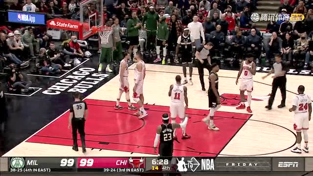 【2022年03月05日 雄鹿vs公牛集锦】还好反应快 拉文提前犯规让字母空接功亏一篑