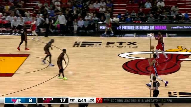 【2022年03月06日 76人vs热火集锦】登哥不在我就打后卫 恩比德持球过半场两步撕裂防守突破得手