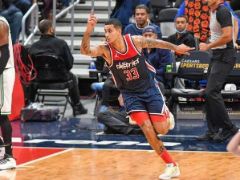 詹姆斯无愧“抱大腿之王”！4年搭档48队友 湖人未来或毁于他手