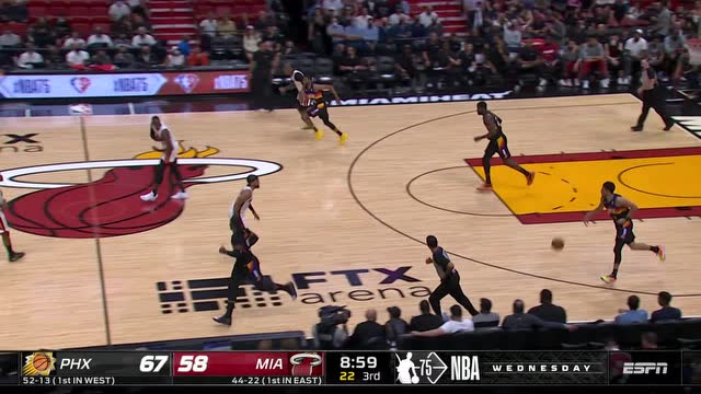 【2022年03月10日 太阳vs热火集锦】招牌动作说来就来 布克稳健半截篮抬手就有