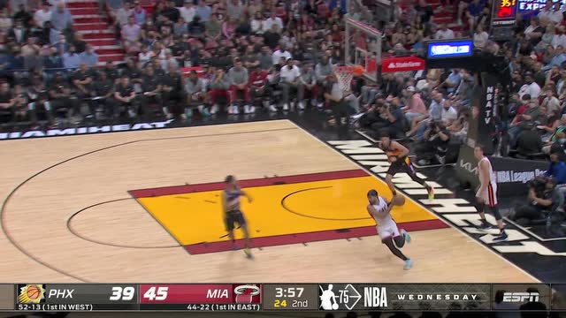 【2022年03月10日 太阳vs热火集锦】布克半路杀出完成抢断 反击一条龙轻松上篮