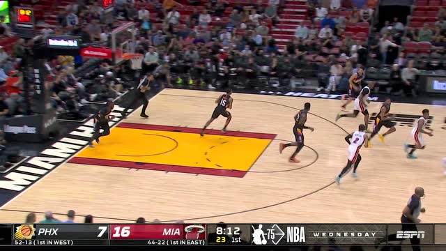 【2022年03月10日 太阳vs热火集锦】首次出手就稳稳命中 布克打开瞄准镜三分发炮正中靶心