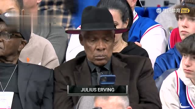 【2022年03月11日 篮网vs76人集锦】是比赛太枯燥了吗 J博士场边专注玩手机