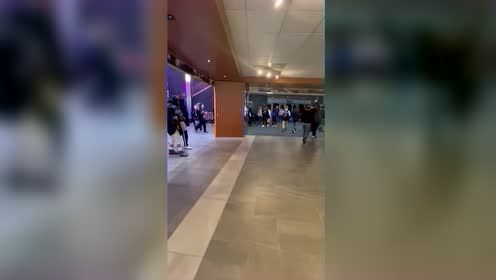 【2022年03月11日 篮网vs76人集锦】三节打完费城球迷已经陆续退场 边走边喊“fxxk ben simmons”