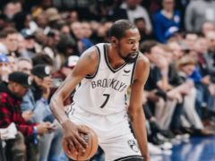 杜兰特MVP？76人主场球迷为杜兰特喊起MVP