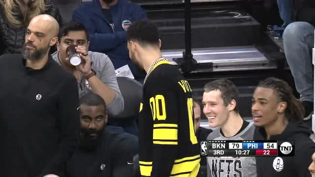 【2022年03月11日 篮网vs76人集锦】杜兰特crossover打进三分 西蒙斯场下起立应援