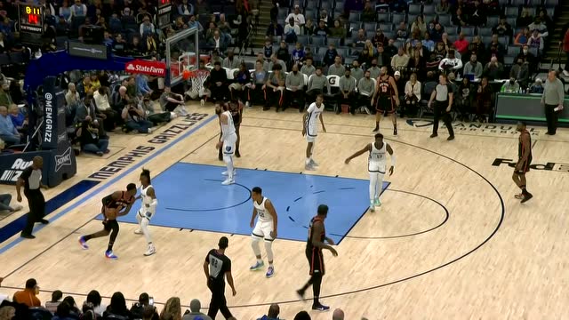 【2022年03月12日 尼克斯vs灰熊集锦】构筑了一道禁飞区！亚当斯大帽巴雷特随后杰克逊成功干扰罗宾逊