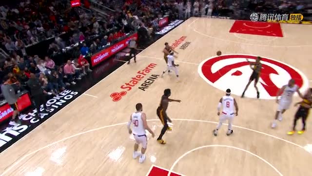 【2022年03月12日 快船vs老鹰集锦】毕竟是参加过扣篮大赛的人！科林斯空中闪转腾挪强打2+1