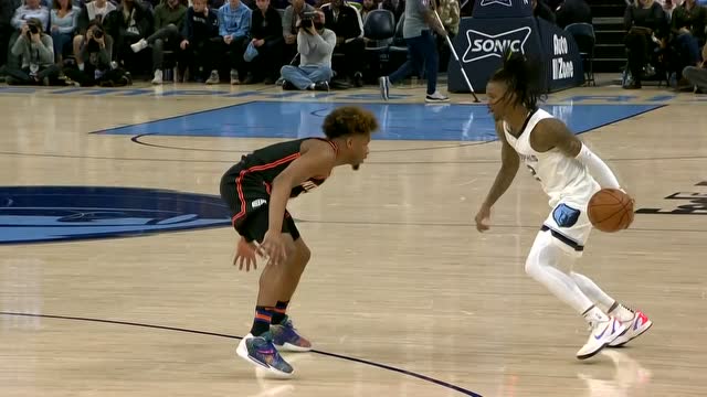 【2022年03月12日 尼克斯vs灰熊集锦】身材纤瘦也不惧对抗 莫兰特强突篮下完成上篮