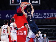 广东大败广州 易建联时隔46天轰20分