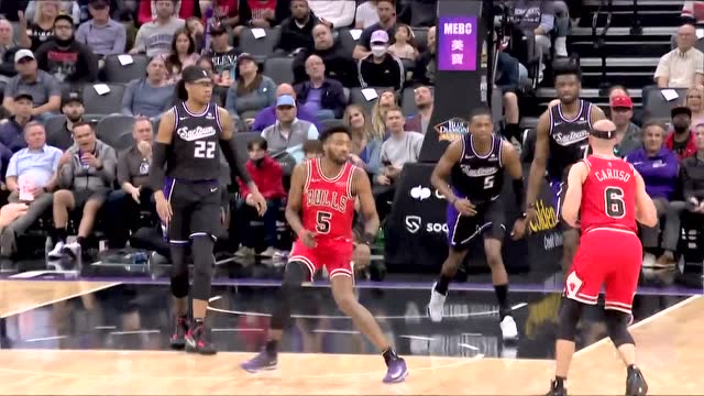 【2022年03月15日 公牛vs国王集锦】德罗赞撤步中投弹框而出 卡鲁索冷静补刀轰炸篮筐