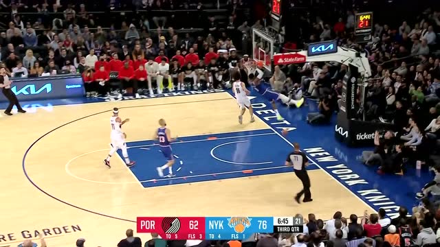 【2022年03月17日 开拓者vs尼克斯集锦】兰德尔出手抢断 巴雷特飞天遁地挂筐暴扣