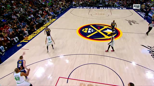 【2022年03月21日 凯尔特人vs掘金集锦】球盲鉴定器也是形同虚设 约基奇单吃霍福德打成2+1