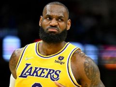 湖人官方：詹姆斯因左膝酸痛缺席76人的比赛