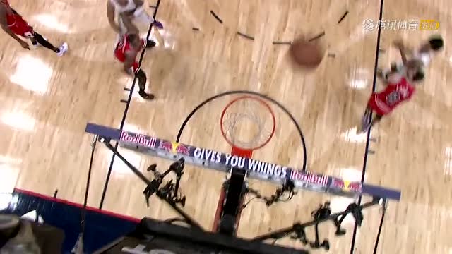 【2022年03月25日 公牛vs鹈鹕集锦】长相神似尼克杨 特雷·墨菲压哨隔扣两人 队内两位大佬齐庆祝