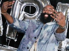 哈登晒庆功宴！家人祝贺升至三分榜历史第三