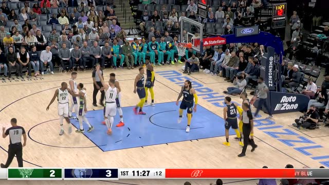 【2022年03月27日 雄鹿vs灰熊集锦】休息回来劲头十足！米德尔顿无视防守突破抛投打成2+1