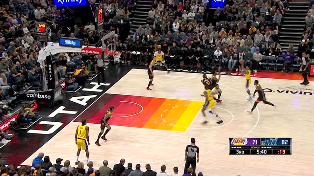 【2022年04月01日 湖人vs爵士集锦】极限空接霸气十足 霍华德内线接球空接暴扣