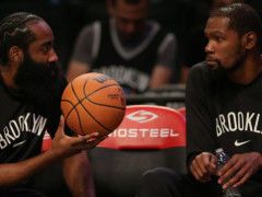 哈登两度向杜兰特承诺留队 杜兰特劝阻仍交易