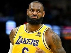 名记：詹姆斯将接受伤势评估 尝试在对阵鹈鹕时复出