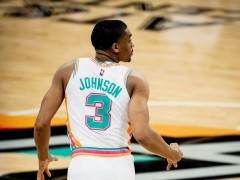 马刺再下一城继续占据西部第十！湖人需比马刺赢多一场比赛才能进军附加赛