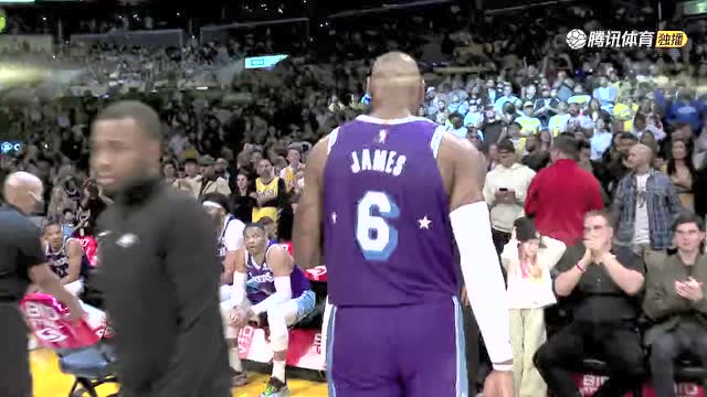 【2022年04月02日 鹈鹕vs湖人集锦】詹姆斯大范围转移球找到空位 布拉德利底角三分强行续命