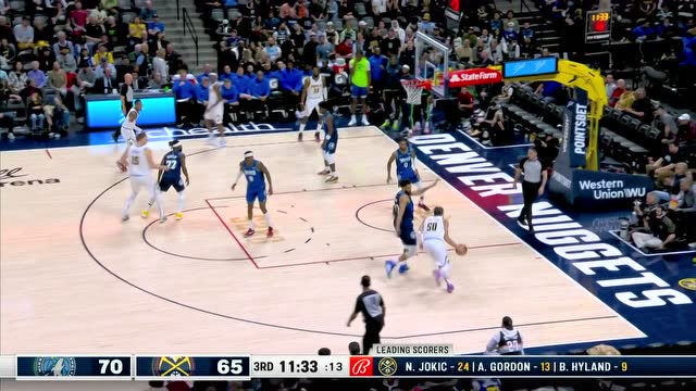 【2022年04月02日 森林狼vs掘金集锦】幸好问题不大！贝弗利无对抗突然痛苦倒地 吓得森林狼赶紧叫暂停