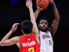 末节15分仍输球！萨林杰封神战被内讧所毁 球迷：考虑辽宁吗