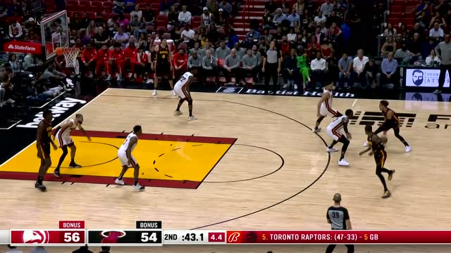 【2022年04月09日 老鹰vs热火集锦】强硬单打无可挑剔！特雷杨翩翩起舞撤步中距离终结