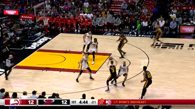 【2022年04月09日 老鹰vs热火集锦】赫尔特猴子偷桃抢断反击 助博格丹命中追身三分