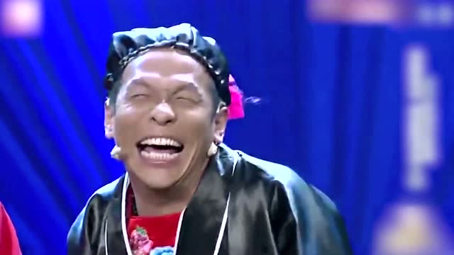 【2022年04月17日】库里火线复出替补出战 在全场欢呼声中替补闪亮登场