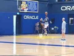 库里备战G2疯狂加练 格林调侃：有史以来最好的板凳球员