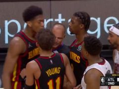 火药味！洛瑞被亨特推翻在地  两人发生口角各领一次技犯