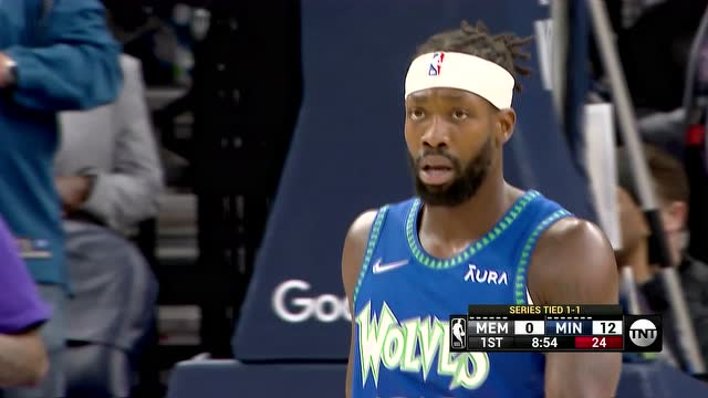 【2022年04月22日 灰熊vs森林狼集锦】什么叫人气 球迷身着“我爱贝弗利”T恤观战