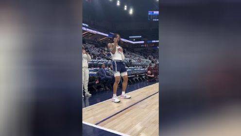 【2022年04月22日 灰熊vs森林狼集锦】赛前跳舞已经开始人传人 莫兰特场边摆动灰熊球员通道里群魔乱舞