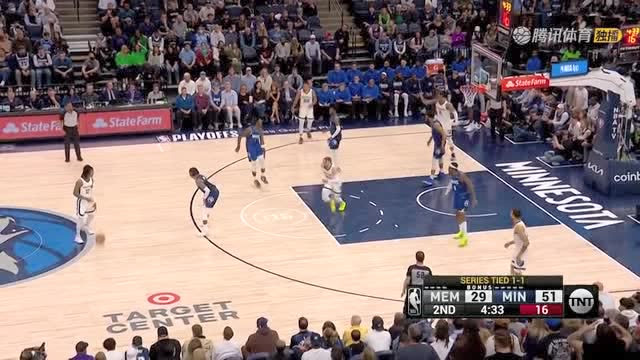 【2022年04月22日 灰熊vs森林狼集锦】大好局面可不要受伤！爱德华兹防守时被撞到膝盖