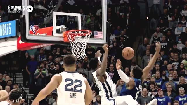 【2022年04月22日 灰熊vs森林狼集锦】小伙子想玩战斧隔扣？杰克逊铜墙铁壁大帽比斯利