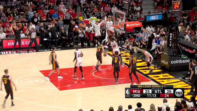 【2022年04月25日 热火vs老鹰集锦】内线为所欲为 阿德巴约碾压对手双臂拽筐补扣