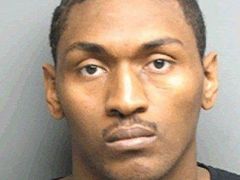 NBA球星入狱照：皮蓬像开粉丝见面会 阿泰最像罪犯