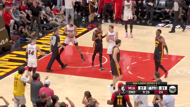 【2022年04月25日 热火vs老鹰集锦】猛虎下山势不可挡 加里纳利篮下霸王举鼎2+1打成