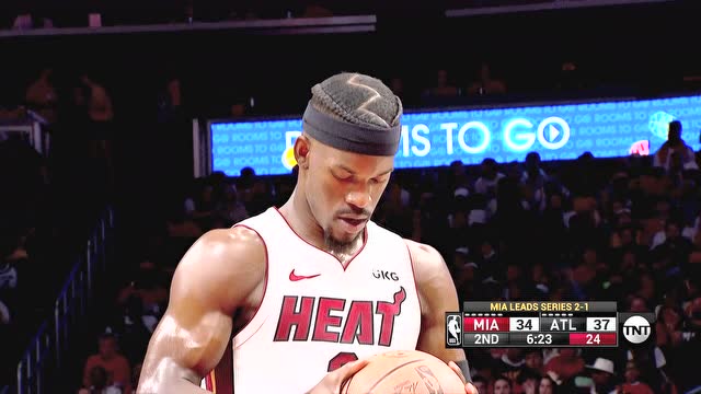 【2022年04月25日 热火vs老鹰集锦】眼疾手快伸出摘星妙手 巴特勒抢断科林斯发球打进2+1