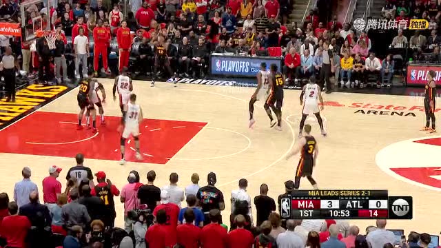 【2022年04月25日 热火vs老鹰集锦】巴特勒吸引火力连线塔克底角命中 亨特外线甩狙三分强势还击